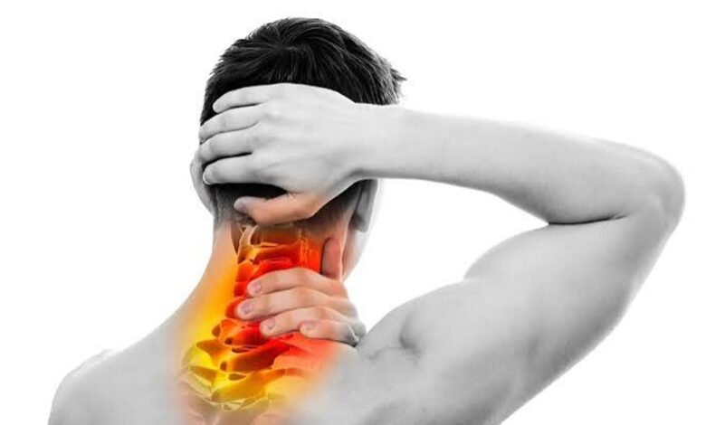 Pinched Nerve in Neck Symptoms: What They Mean and When to Get Help 