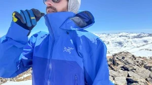 The Ultimate Guide to Choosing the Best Men's Hardshell Jacket for Extreme Alpine Weather